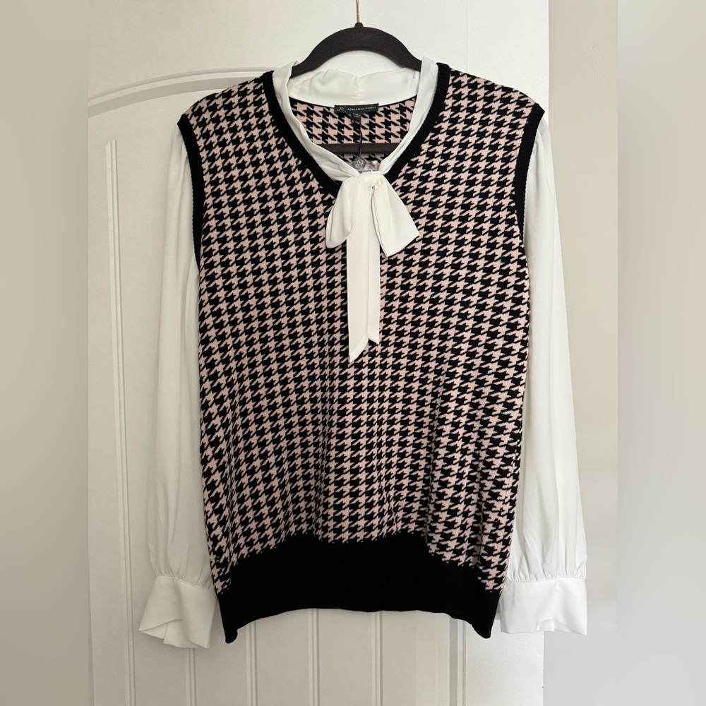 NWT Adrianna Papell tie-neck houndstooth blouse. size M